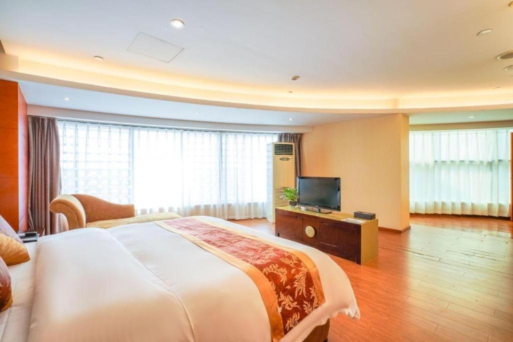 Suzhou Phoenix Hotspring Resort Zhangjiagang Dış mekan fotoğraf